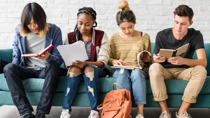 ¿Qué leen los jóvenes hoy? Las cifras que revelan los hábitos de lectura de la Generación Z