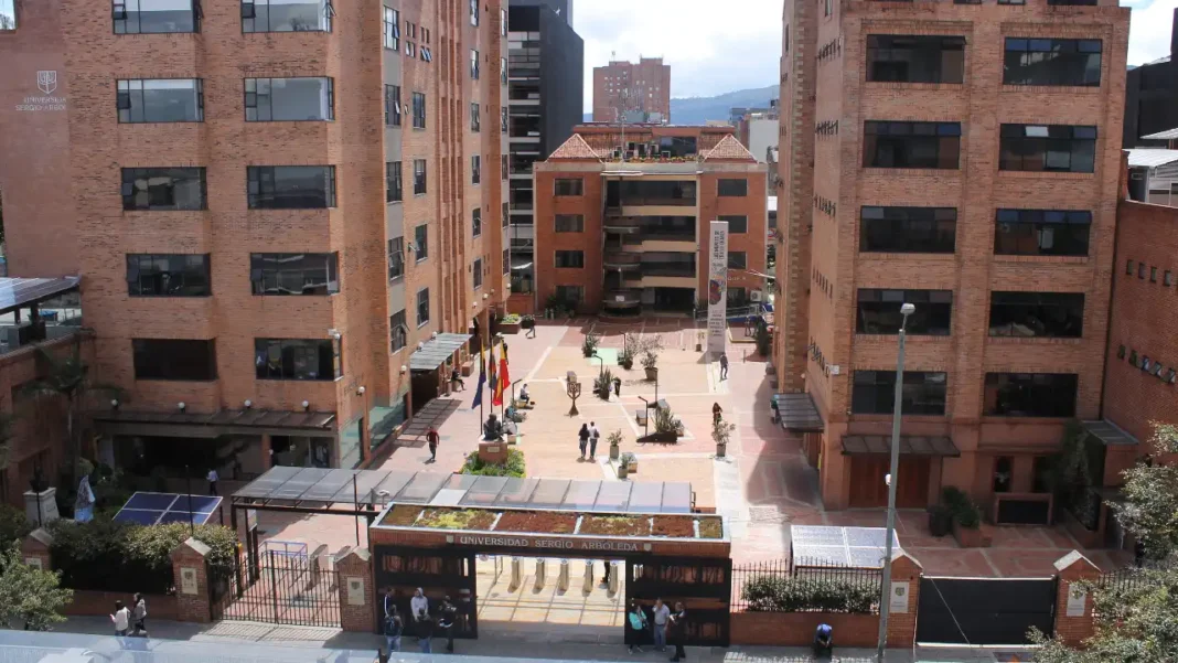 ¿Qué pasó en la Sergio Arboleda? Autoridades investigan muerte en el bloque de Derecho