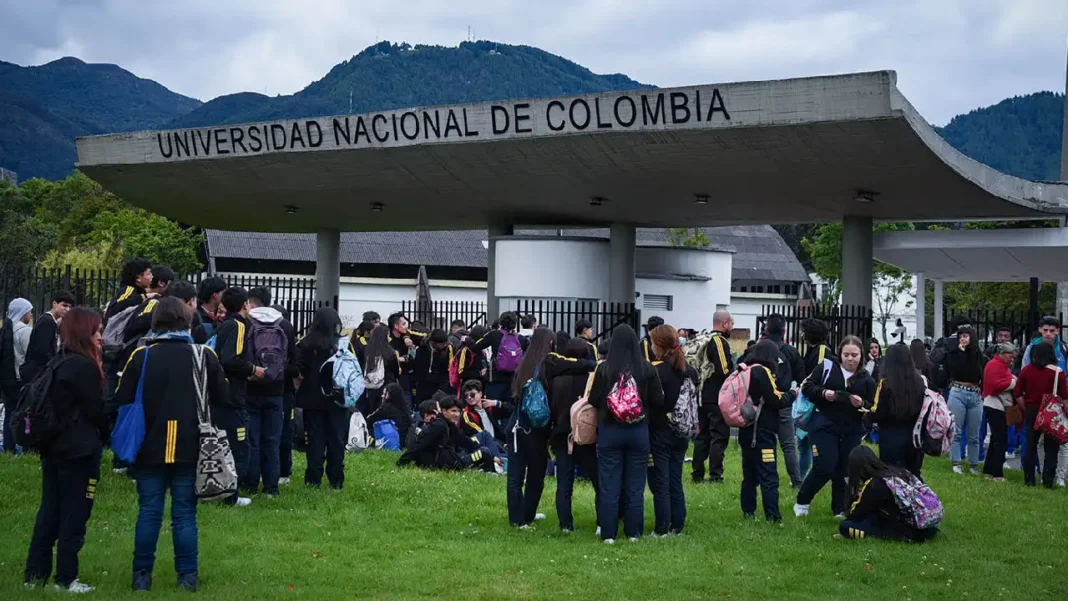 Por día cívico: ¿Hay clases en colegios y universidades públicas?