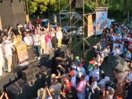 Cuestionan a Iván Cepeda por continuar actos públicos en plena restricción electoral