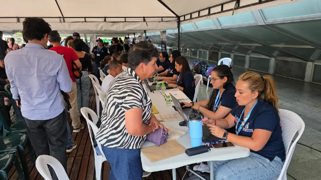 Medellín abre feria laboral con más de 3.000 vacantes disponibles