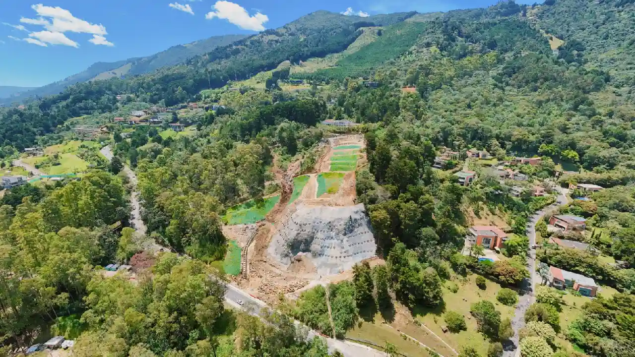 Medellín acelera recuperación de vías y puntos impactados por la temporada de lluvias