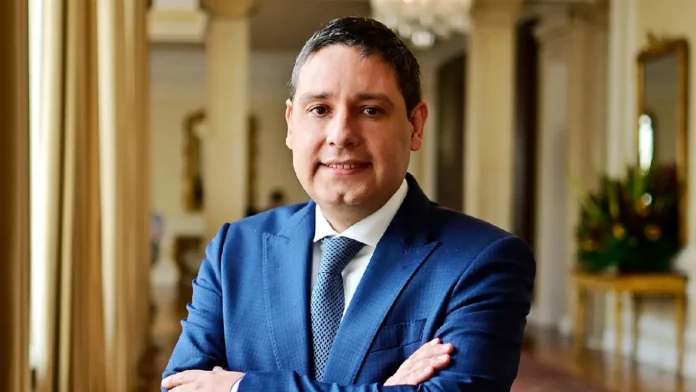 Mauricio Lizcano cuestiona al Gobierno por deterioro del sistema de salud en Colombia