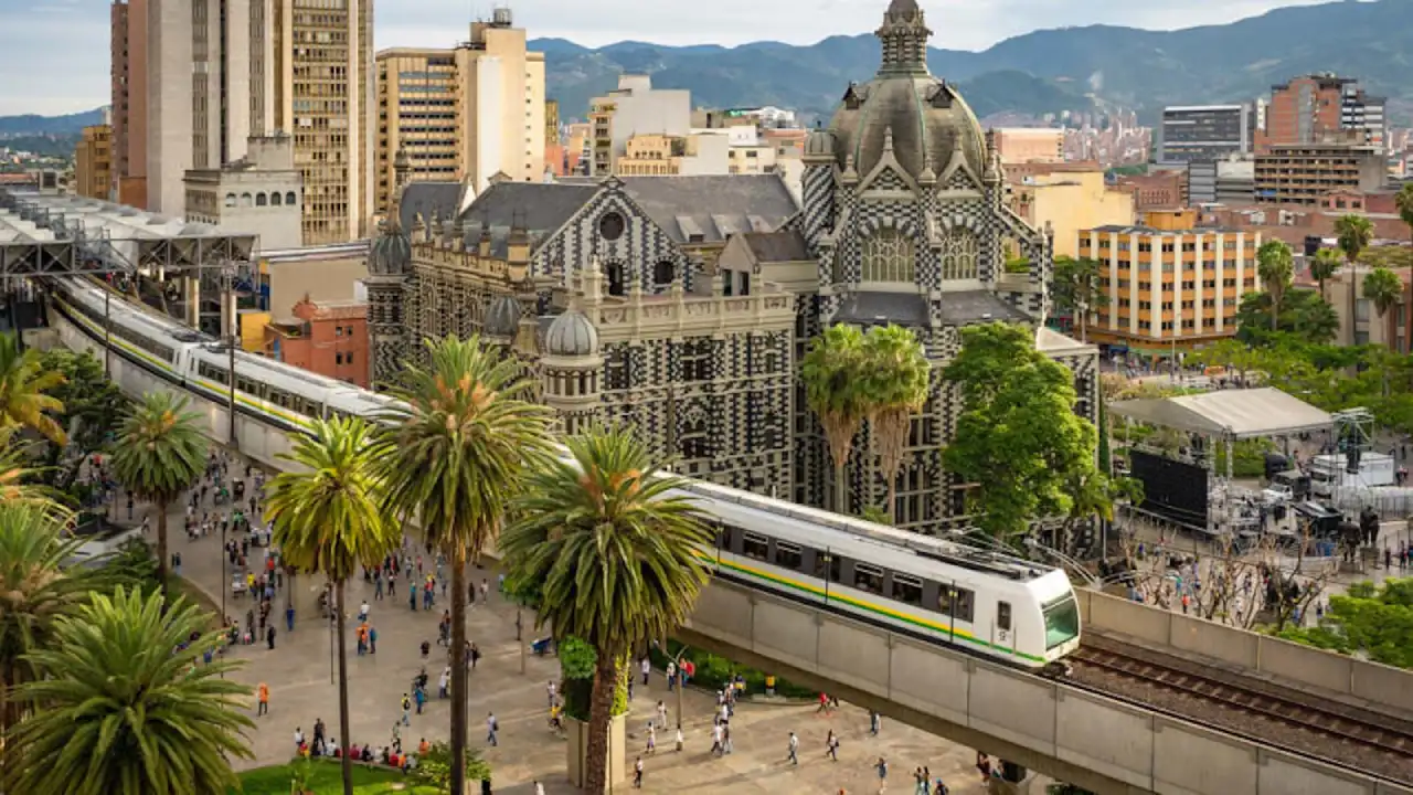 Medellín escala en el ranking de startups y sella alianza clave con el Foro Económico Mundial