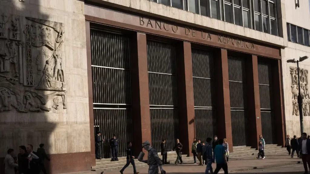 ¿Está sacrificando el Banco de la República el crecimiento económico?