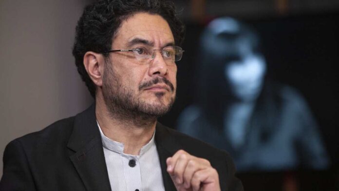 Iván Cepeda sella su cierre de campaña con masivas movilizaciones en Bogotá y Bucaramanga