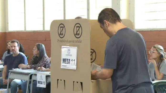 Jornada electoral en Medellín se cumplió con normalidad y bajo estrictas medidas de seguridad Jornada electoral en Medellín se cumplió con normalidad y bajo estrictas medidas de seguridad
