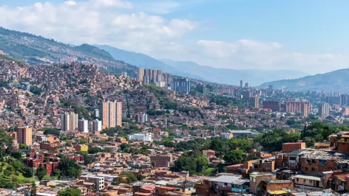 Alcaldía de Medellín y Argos articulan alianza para impulsar proyectos de vivienda en la ciudad