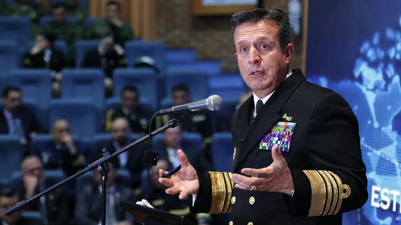 Almirante Francisco Cubides, nombrado embajador en Indonesia tras polémica gestión militar 