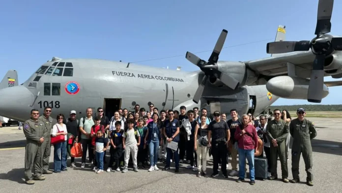 Colombia repatría a 47 ciudadanos desde Venezuela en un operativo humanitario de doble vía