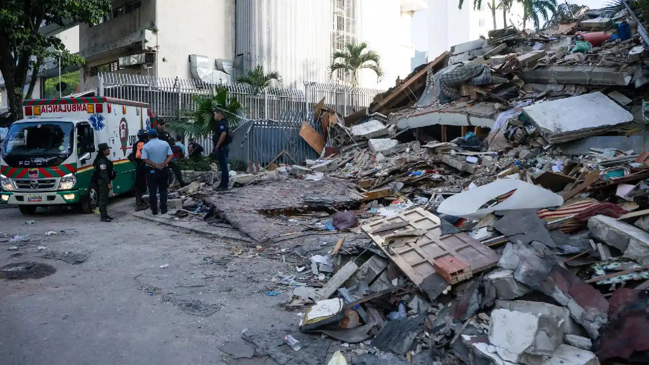 Bomberos de Envigado viajan a la zona de desastre para rescatar a damnificados por sismo en Venezuela