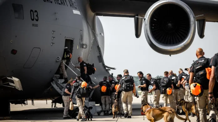 Colombia envía a Venezuela el equipo USAR COL-1 especializado en búsqueda y salvamento