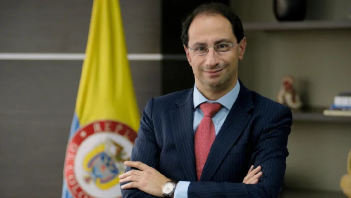Empalme presidencial en Colombia: José Manuel Restrepo asumirá la auditoría de transparencia