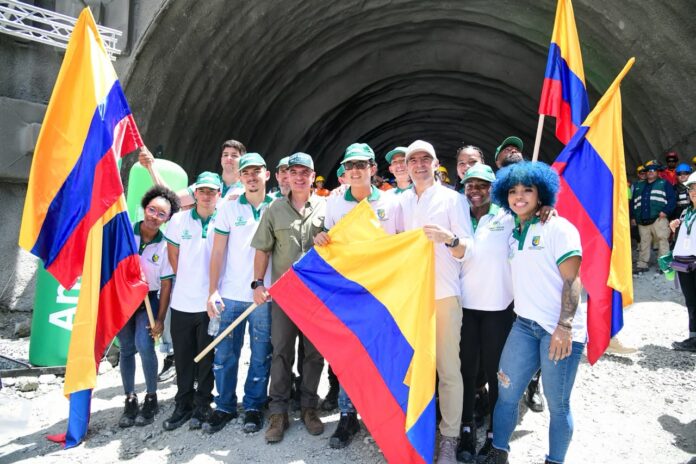 Gobernación de Antioquia y Alcaldía de Medellín en la cala del túnel 0