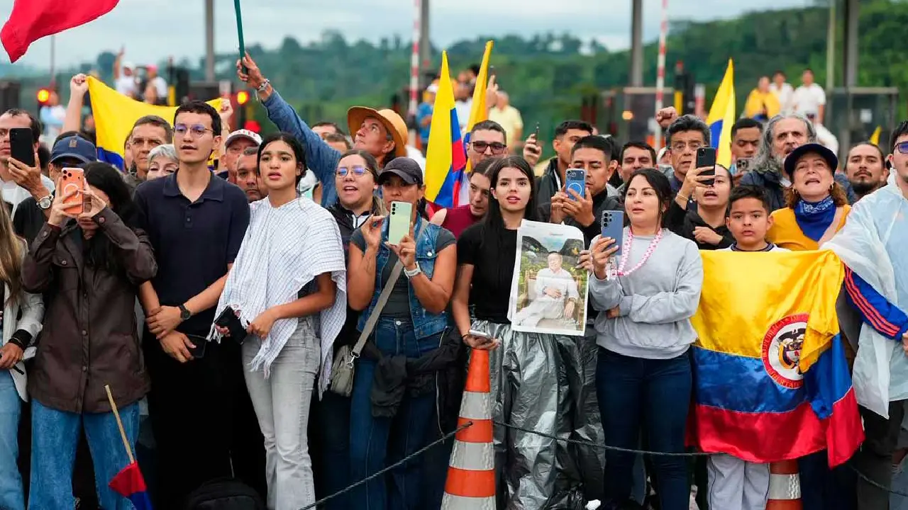 Autopistas del Café: Gustavo Petro fija tarifa de peajes en $700 para residentes