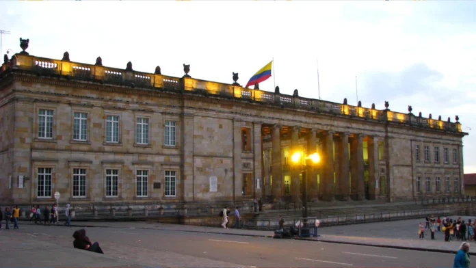 Congresistas y gremios firman el 'Compromiso por el Turismo' para modernizar el sector en Colombia