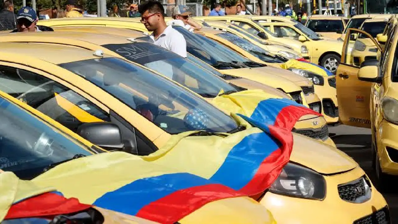 Reforma de taxis en Colombia: Vehículos eléctricos y menos trámites 1 Reposición de la flota de taxis en Colombia deberá hacerse solo con autos eléctricos, según reforma