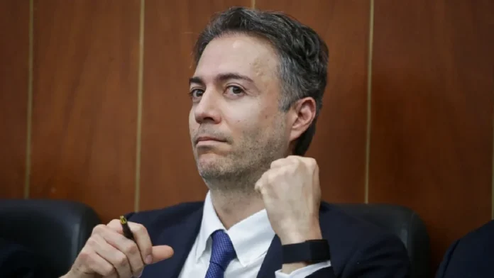 Superintendente de Salud Daniel Quintero deberá responder ante el Congreso