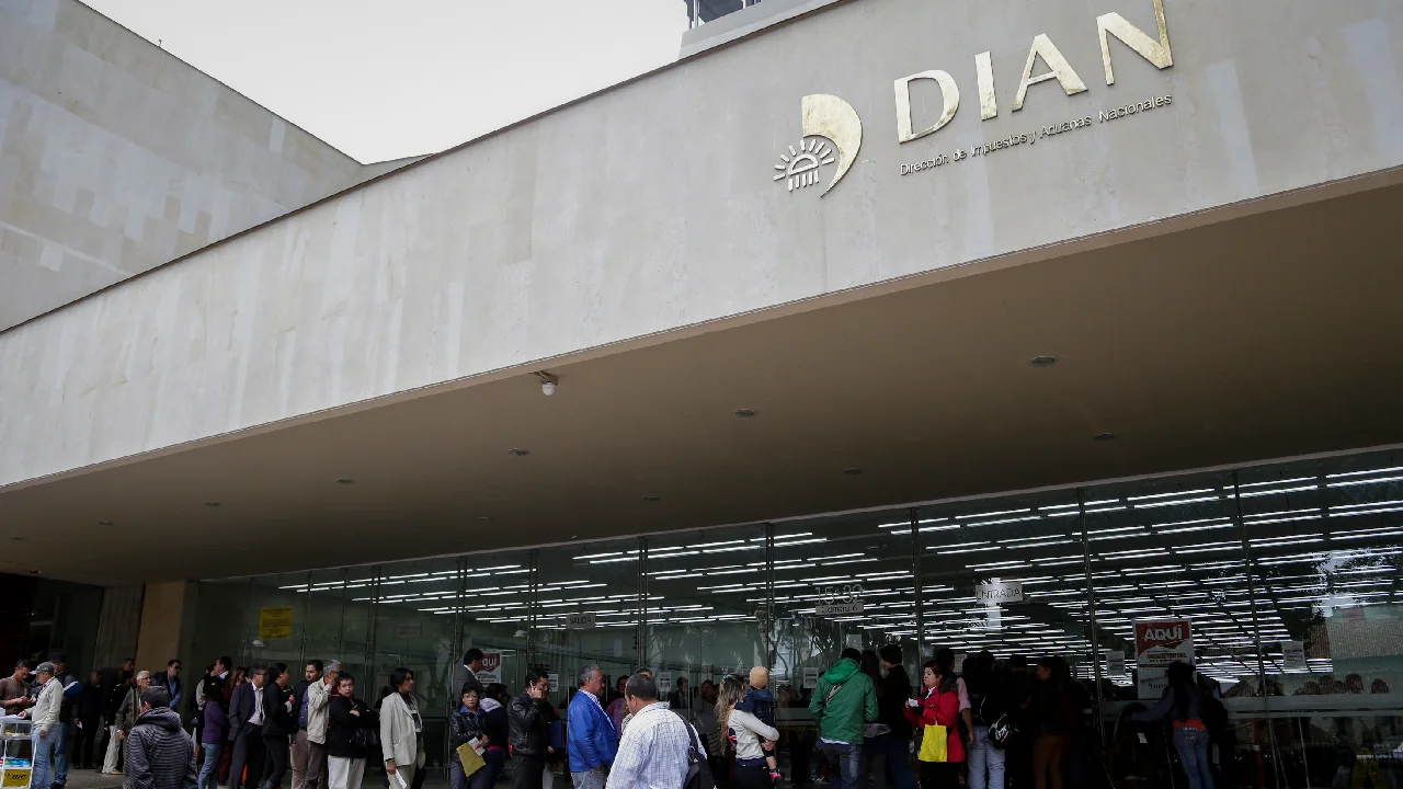 Reforma tributaria en Colombia: DIAN aclara alcance del proyecto de Gustavo Petro 1 Gobierno y DIAN defienden la progresividad de la nueva ley de financiamiento
