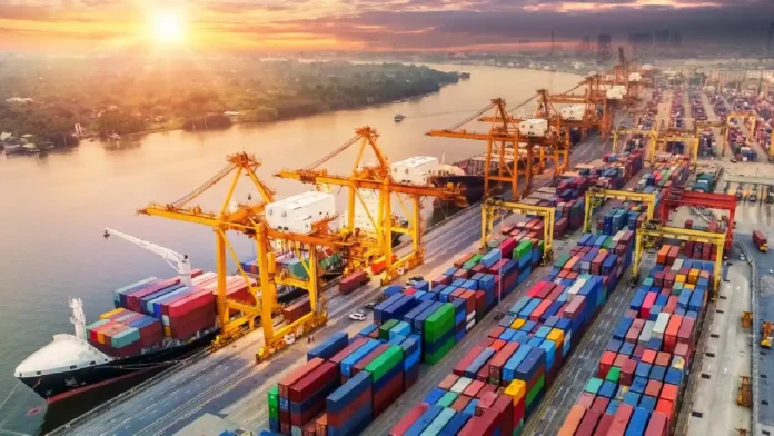 Triple crisis golpea al comercio exterior colombiano: TRM a la baja, aranceles y fletes caros