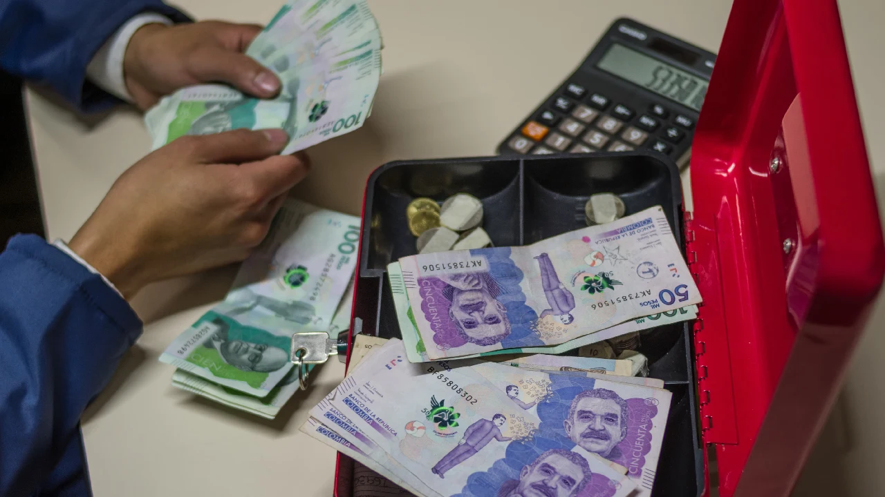 Finanzas públicas de Colombia: El preocupante panorama de la deuda según el CARF