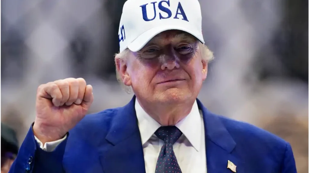 Trump lanza una dura advertencia contra el comunismo desde el histórico monumento de Dakota del Sur