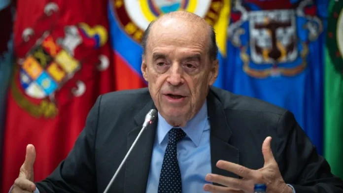 Álvaro Leyva cuestiona a Gustavo Petro por polémicos nombramientos consulares