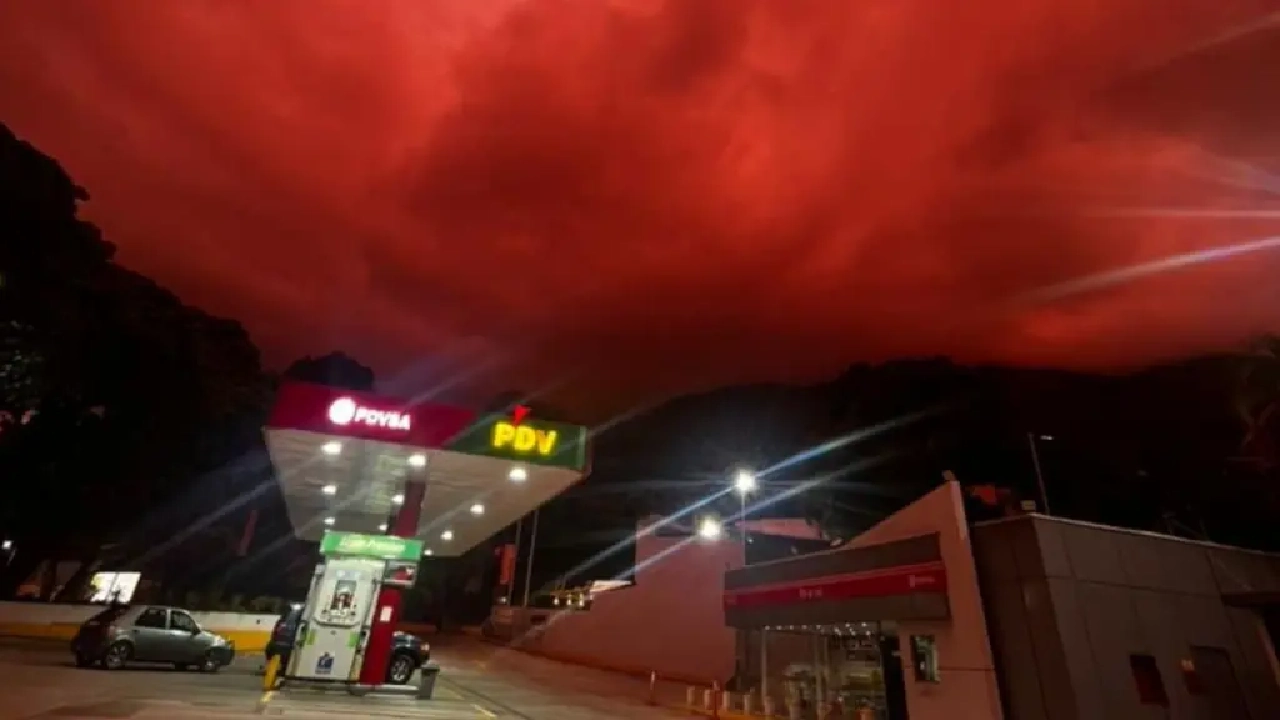 Tras los terremotos, otro fenómeno llamó la atención de los venezolanos: un cielo rojo sobre Caracas