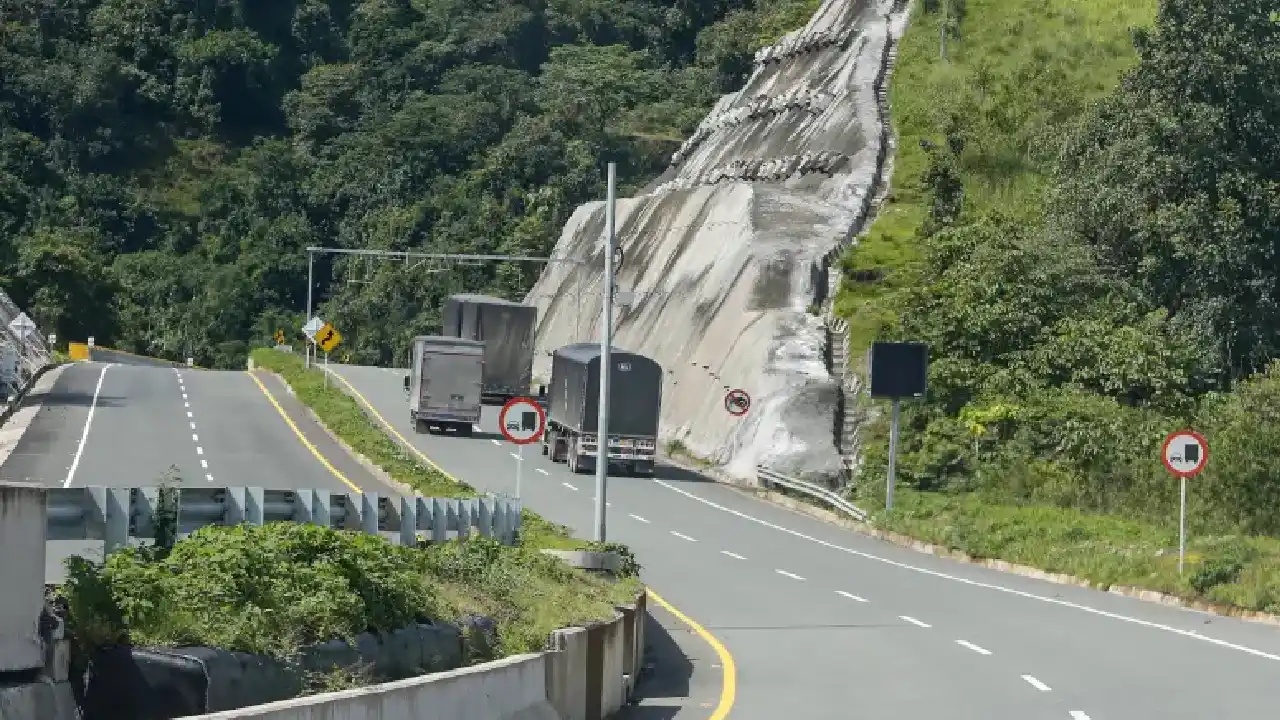 Así están las vías de Antioquia este fin de semana: 16 frentes atienden emergencias