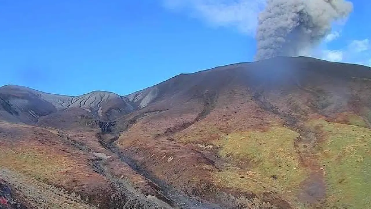 Declaran calamidad pública en el Cauca ante la intensa actividad del volcán Puracé 1 Volcán Puracé en alerta naranja: descartaron erupción inminente pero exigen máxima preparación