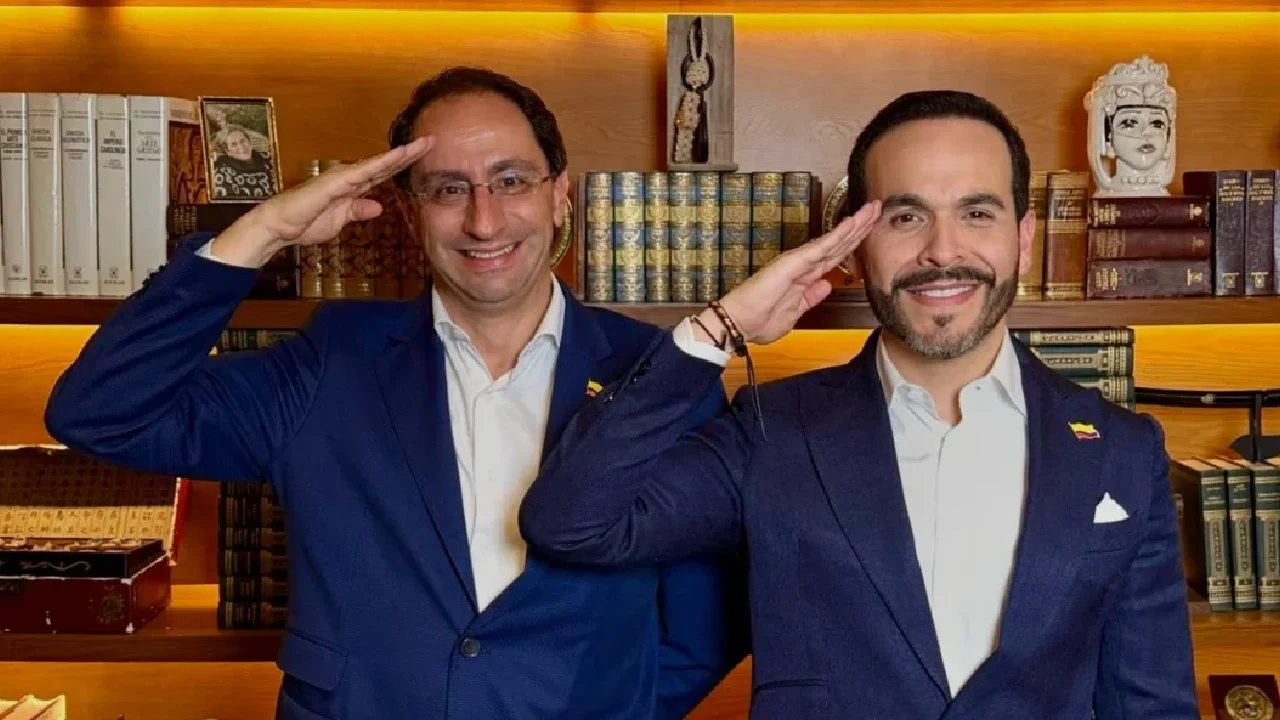 De abogado litigante a mandatario: el meteórico ascenso político de Abelardo de la Espriella 1 Abelardo de la Espriella asume el poder en Colombia: perfil, retos y ruptura con la tradición política
