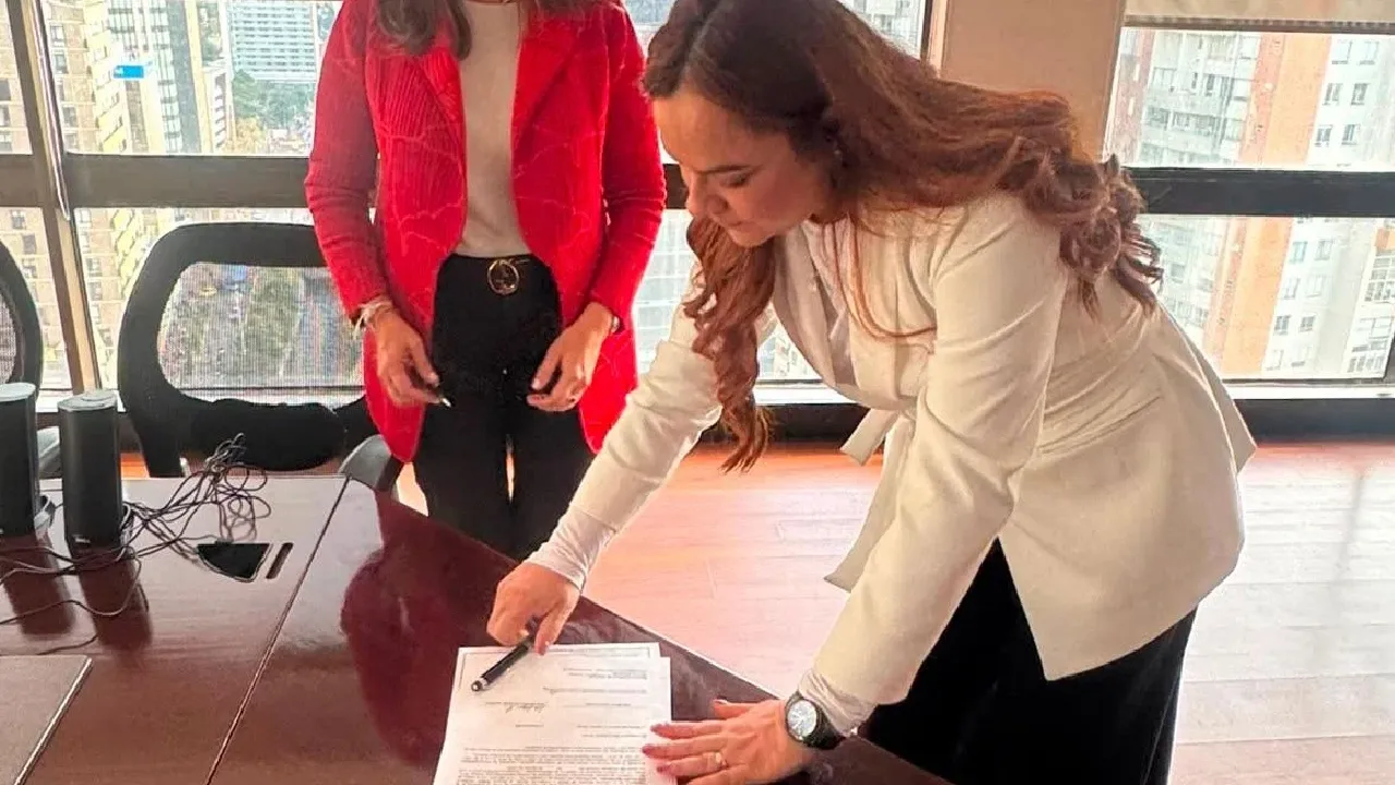 Nueva directora del Invima: Sindy Pahola Pulgarín asume el control sanitario