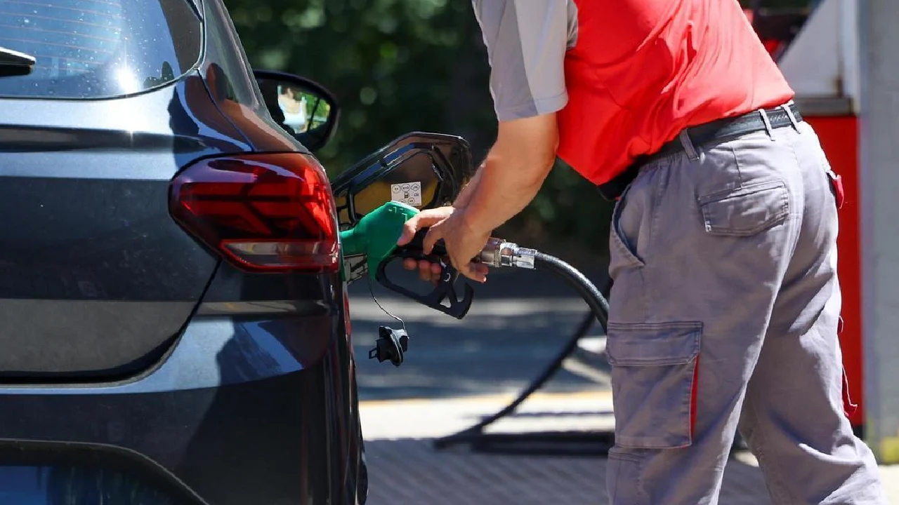 Gobierno congela tarifas de la gasolina y el ACPM durante septiembre de 2026