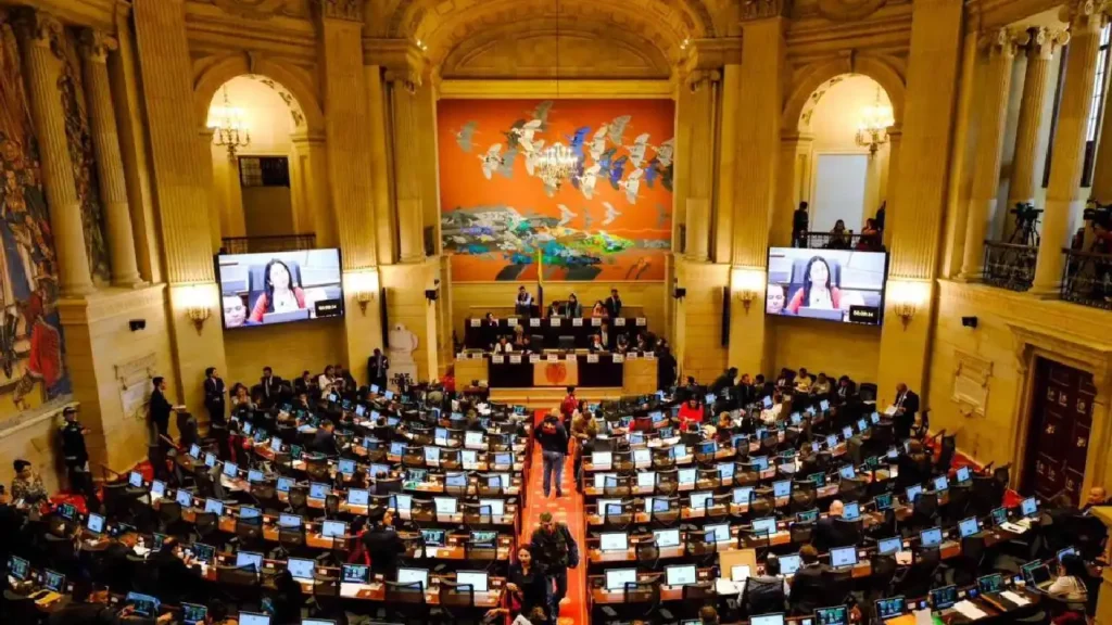 Varios miembros del Congreso reaccionaron a la firma del decreto del porte legal de armas.