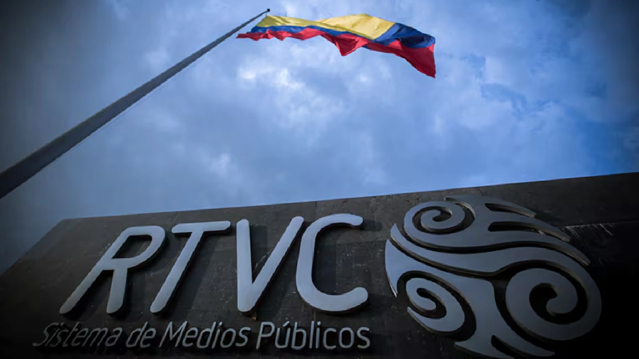 Ángela Mora asume la gerencia de RTVC en una jornada de cambios y tensión en los medios públicos