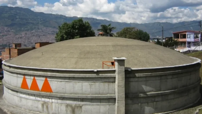 Medellín se queda corta en el ahorro de agua: solo redujo 18 litros por hogar