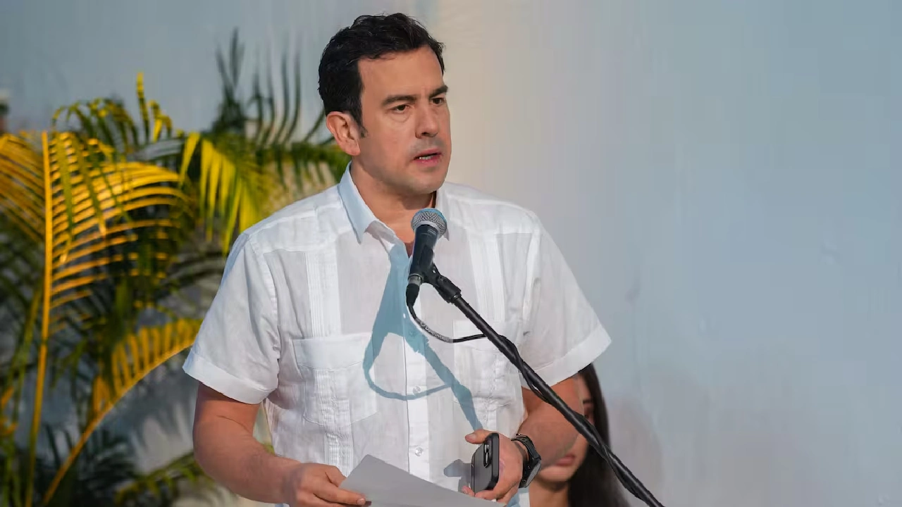 MinInterior habla sobre imagen del presidente De La Espriella armado y su mensaje MinInterior habla sobre imagen del presidente De La Espriella armado y su mensaje