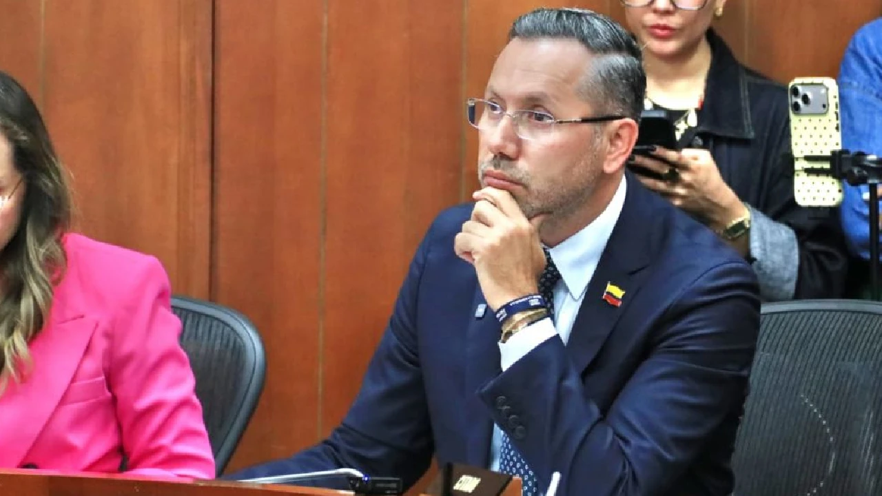 Ministro de Vivienda expone el Plan Milagro ante el Senado: 16 departamentos afectados por sismo