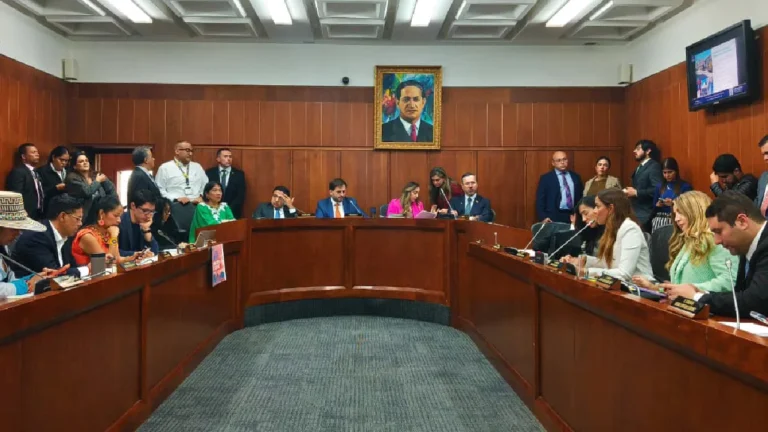 Gobierno pide ampliar a $4 billones el presupuesto de Vivienda para financiar reconstrucción