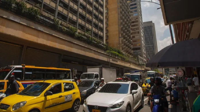 Nueva revisión del POT en Medellín establece mínimos de parqueo e impulsa el Desarrollo Orientado al Transporte