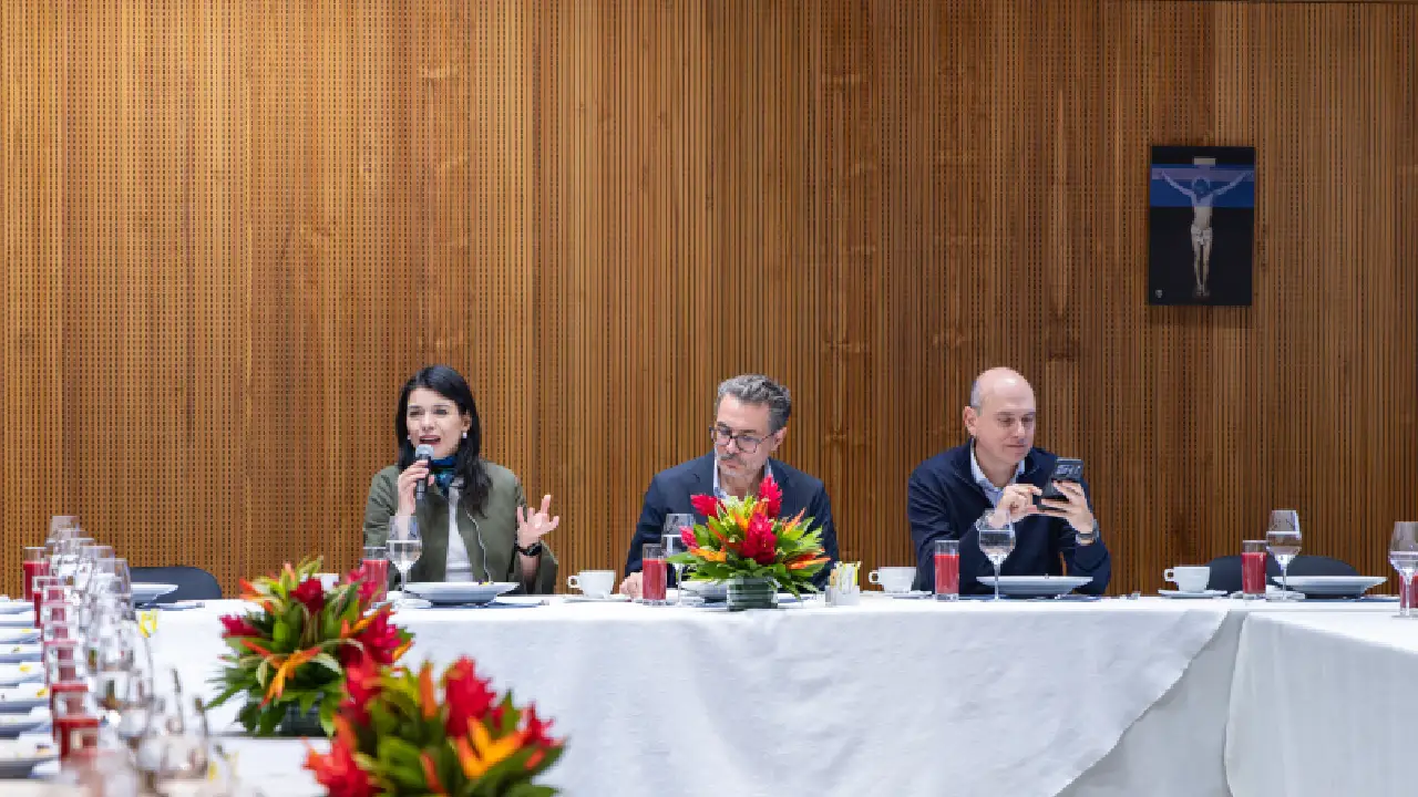 Tender puentes: la nueva Escuela de Gobierno de La Sabana 