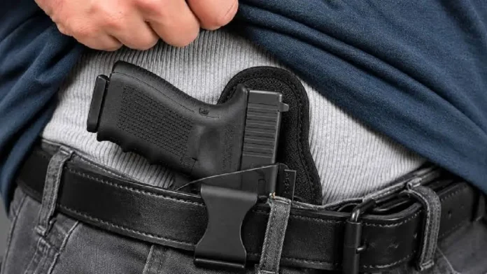 ¿Quiénes pueden portar armas? Estos son los requisitos y restricciones de edad tras el decreto