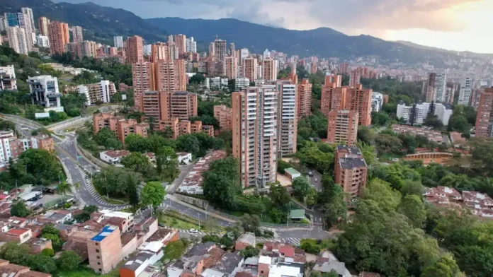 Del sueño de la casa propia a la dependencia del alquiler: los factores detrás de la crisis en Medellín