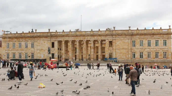 Radica proyecto para dar facultades a Abelardo De la Espriella y recortar el Estado Radica proyecto para dar facultades a Abelardo De la Espriella y recortar el Estado