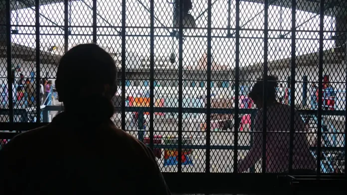 Gobierno endurece protocolos tecnológicos para frenar la extorsión desde las cárceles
