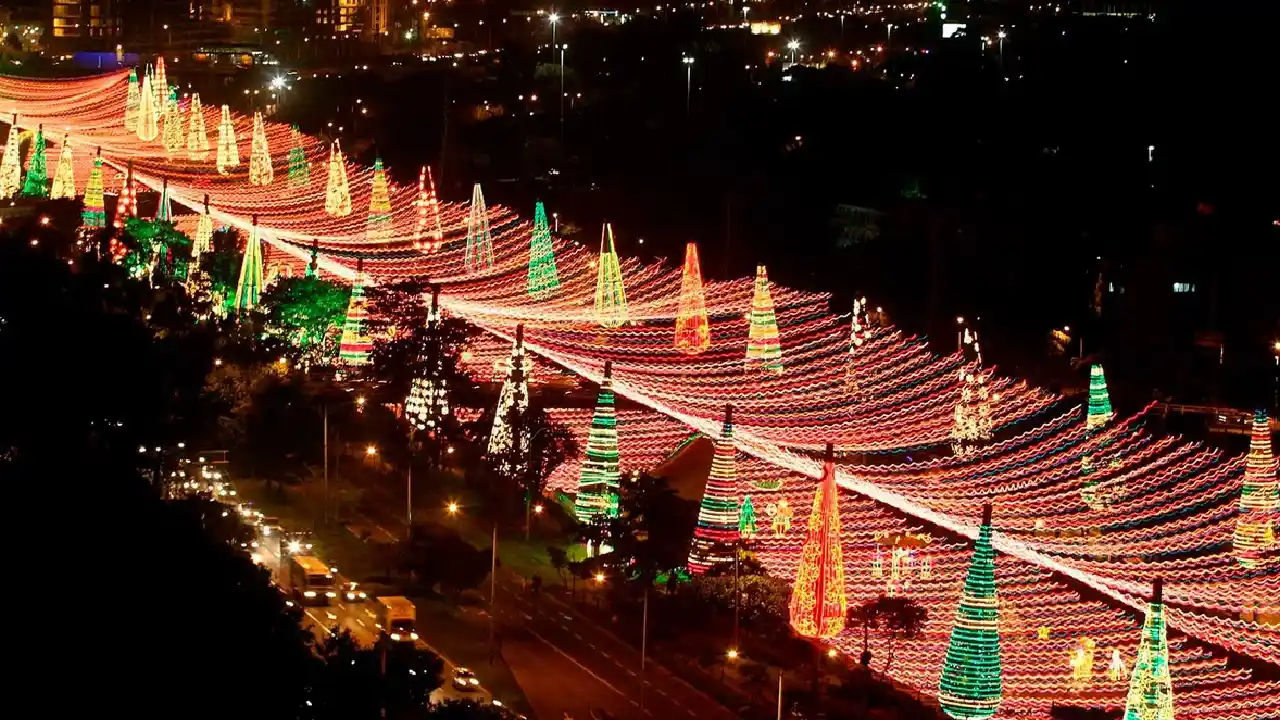 Alumbrado navideño de Medellín en riesgo: Alcaldía confirma el evento