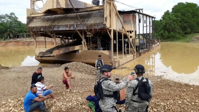Duro golpe a la minería ilegal en Antioquia: destrucción de millonario complejo aurífero del Clan del Golfo