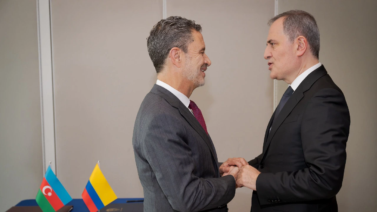 Viajes entre Colombia y Azerbaiyán: ciudadanos ya no necesitarán visa