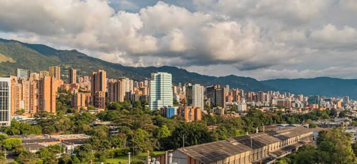 Edificios residenciales en Medellín, en medio del debate del POT sobre Airbnb y las rentas cortas