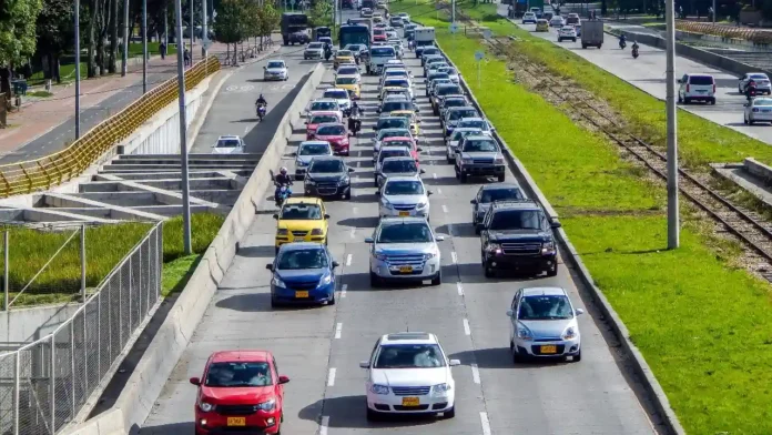 Reforma tributaria en Bogotá: carros nuevos y usados subirán de precio desde 2027
